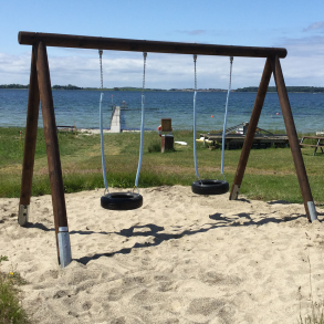 Tr�, Gyngestativ med 2 s�der 