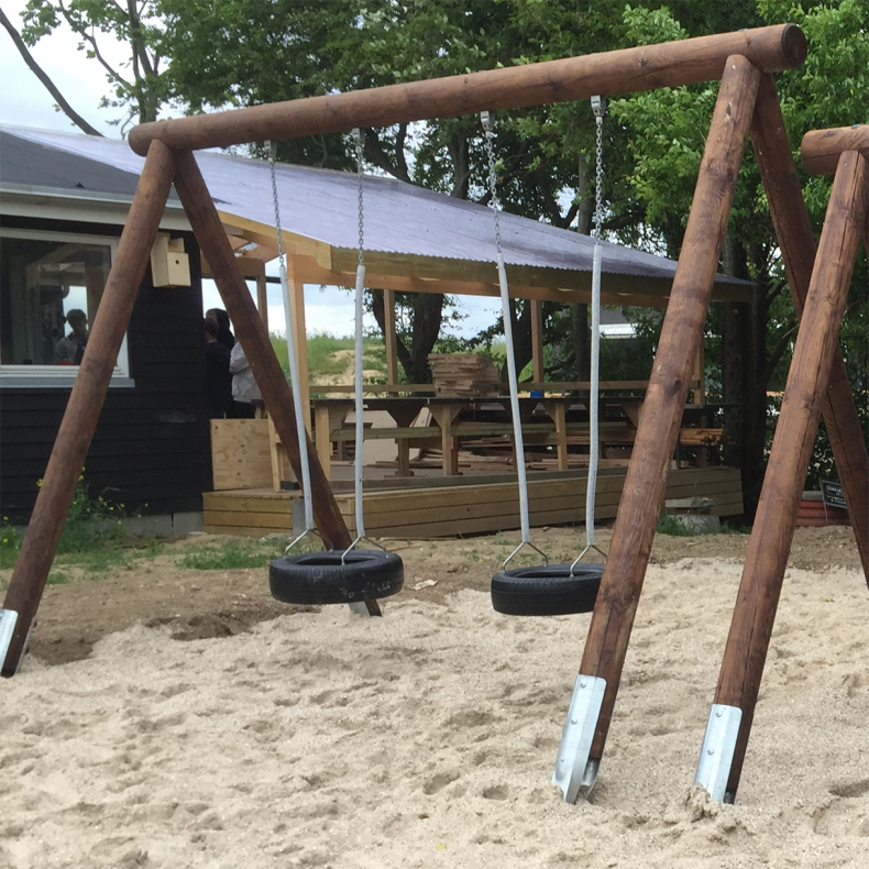 Tr�, Gyngestativ med 2 s�der 