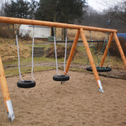 Tr�, Gyngestativ med 2 s�der + rede